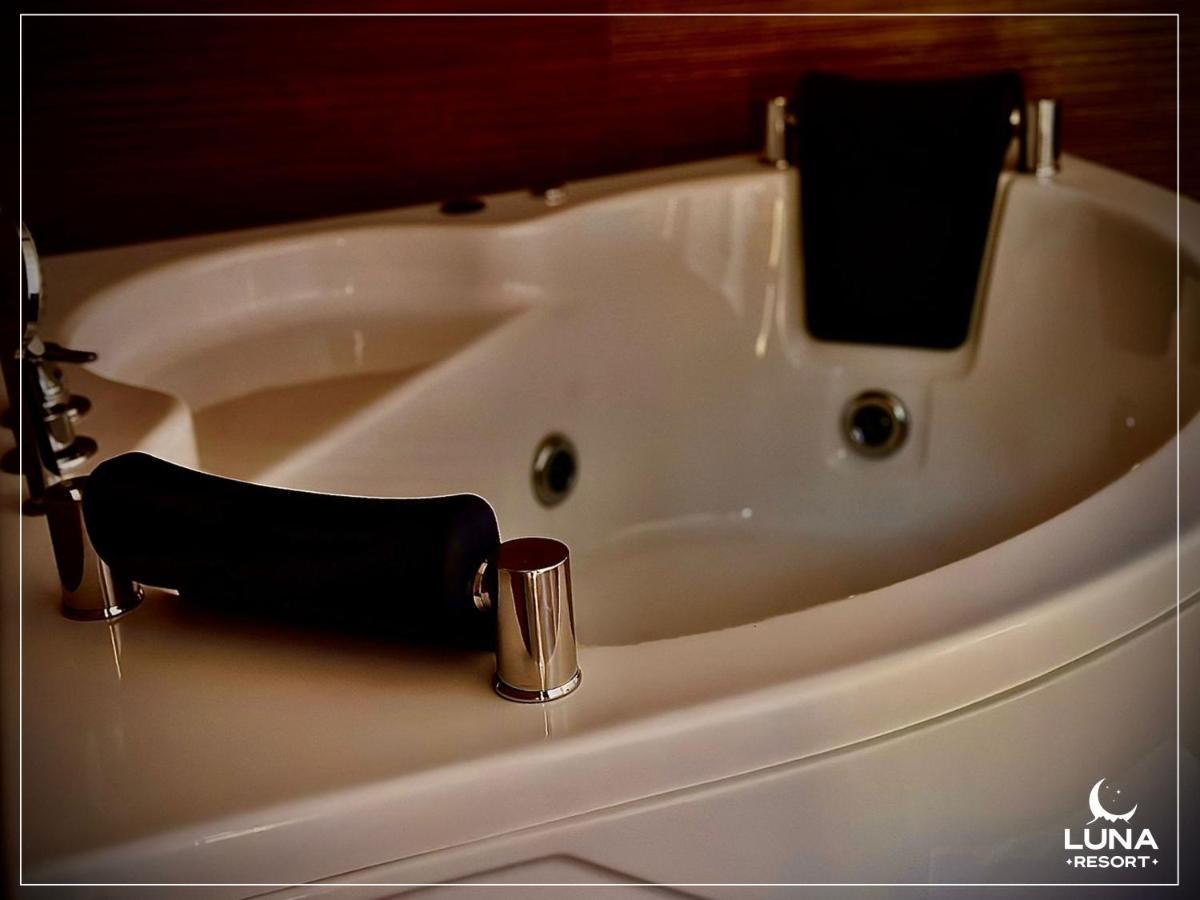 Luna Resort Печ Экстерьер фото